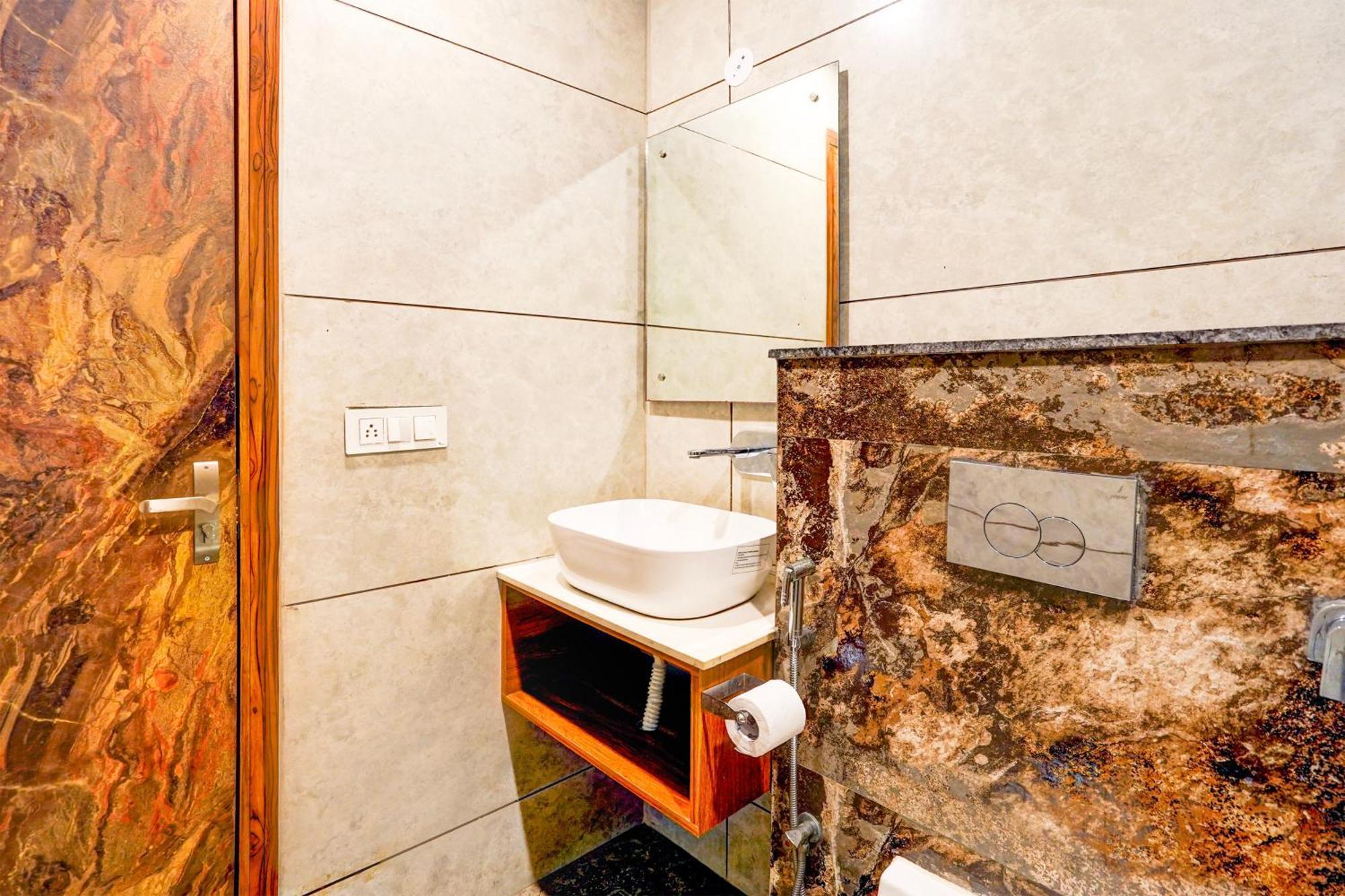 De Tark A Family Near Igi Airport Delhi 4*