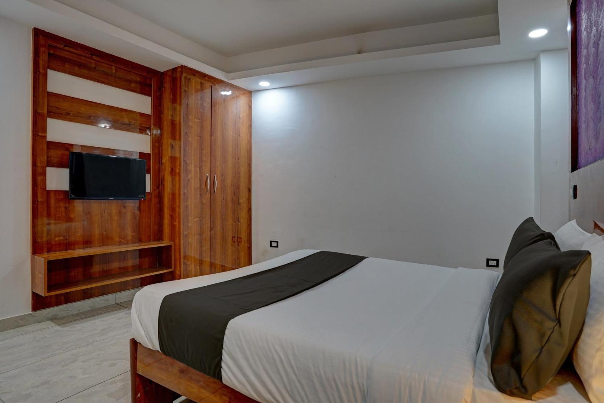 De Tark A Family Near Igi Airport Delhi 4*
