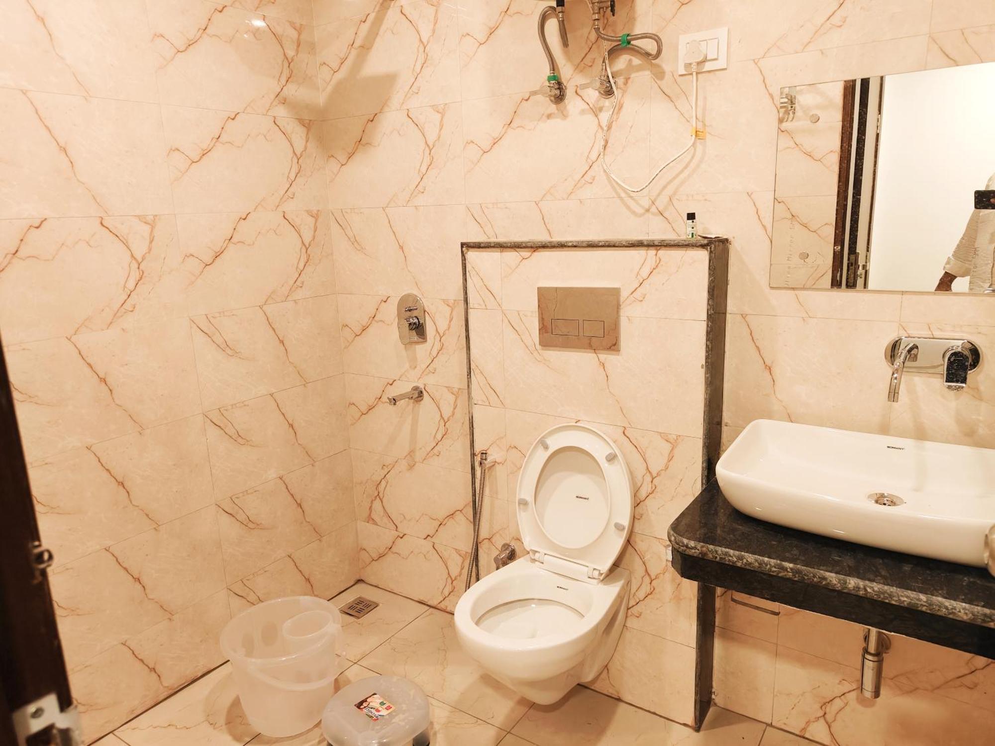 De Tark A Family Near Igi Airport Delhi 4*